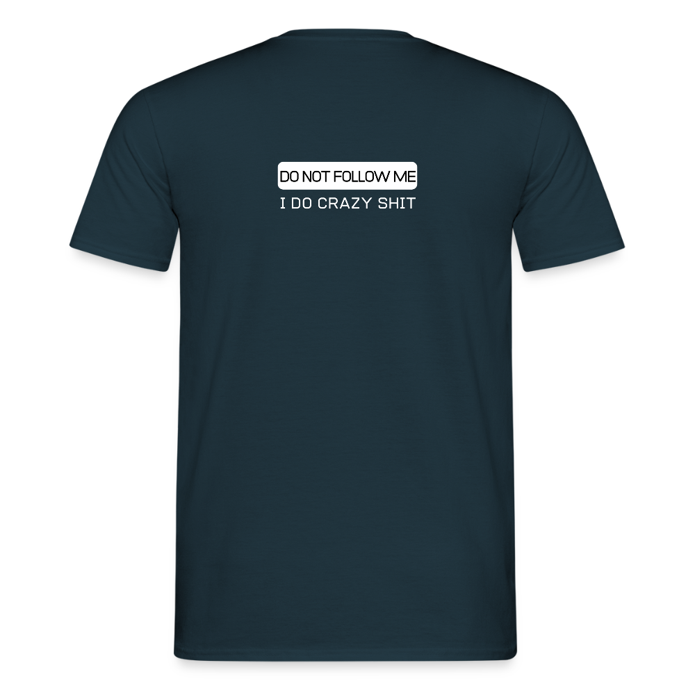 DO NOT FOLLOW ME - I DO CRAZY SHIT BACK - Men/ Männer T-Shirt - Navy