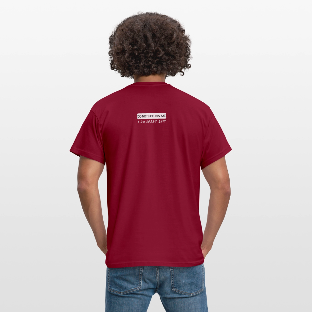 DO NOT FOLLOW ME - I DO CRAZY SHIT BACK - Men/ Männer T-Shirt - Ziegelrot
