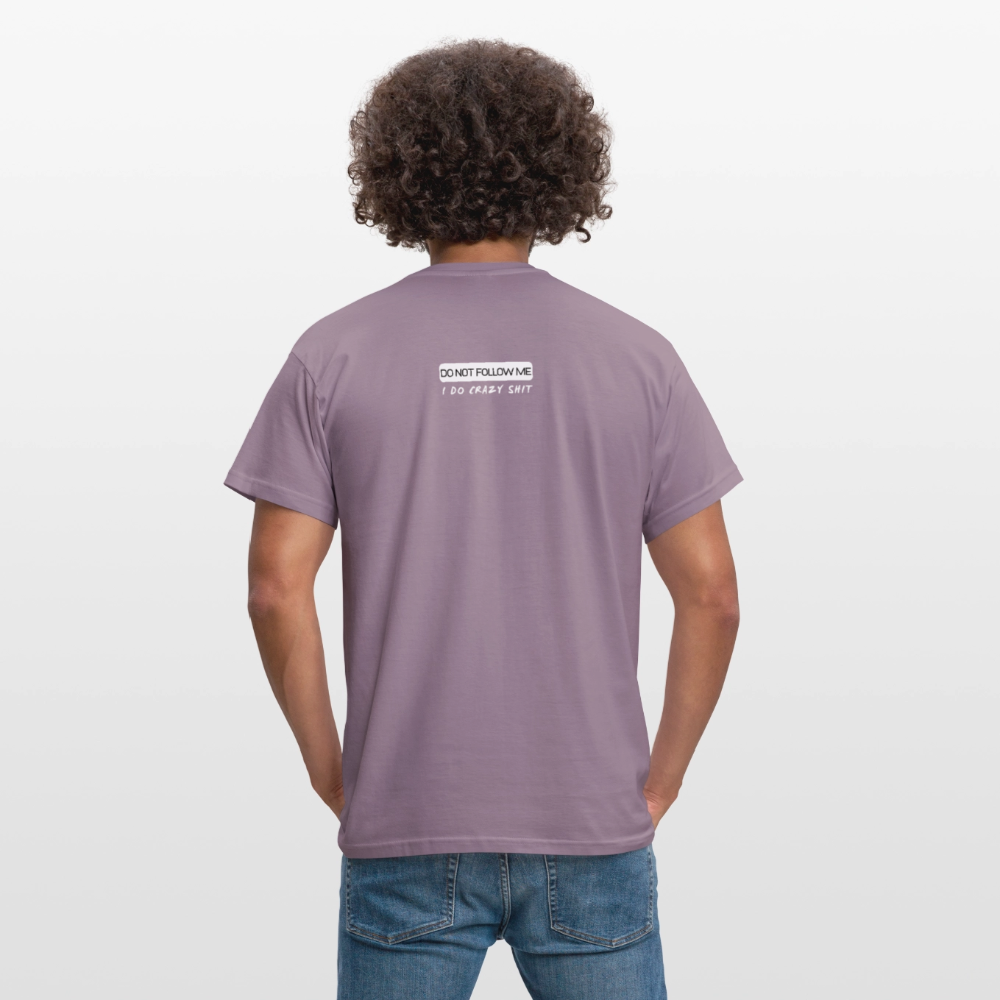 DO NOT FOLLOW ME - I DO CRAZY SHIT BACK - Men/ Männer T-Shirt - Lilagrau