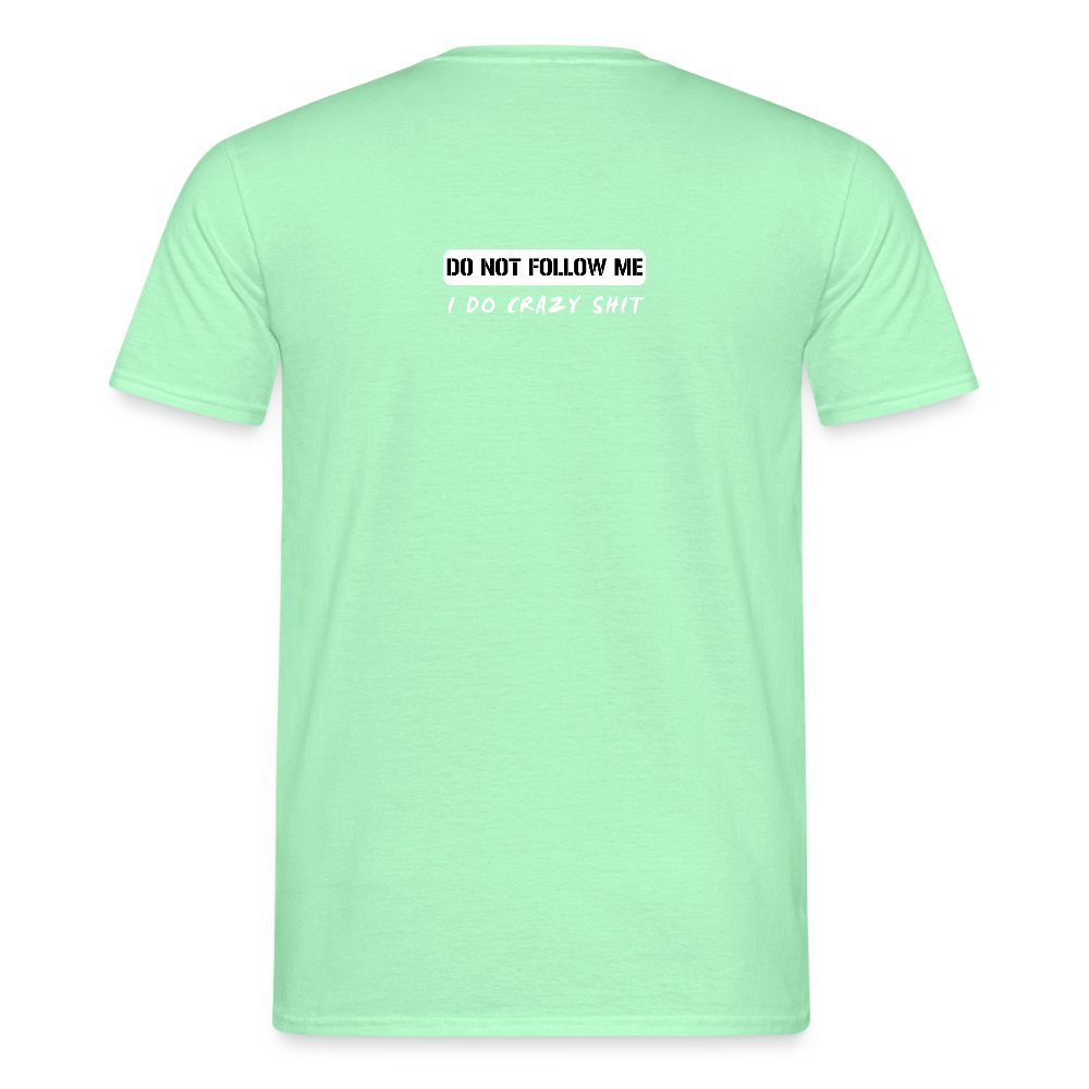 DO NOT FOLLOW ME - I DO CRAZY SHIT BACK - Men/ Männer T-Shirt - Mintgrün