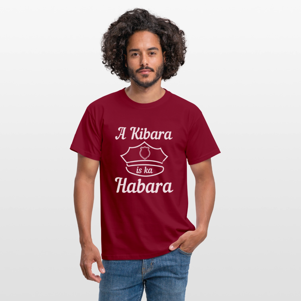 A Kibara is ka Habara (dt. ein Polizist ist kein Freund), Männer T-Shirt - Ziegelrot