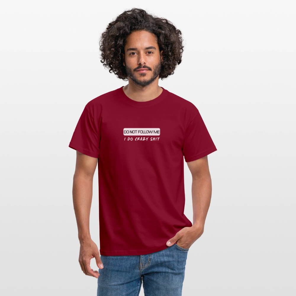 DO NOT FOLLOW ME - I DO CRAZY SHIT - Men/ Männer T-Shirt - Ziegelrot