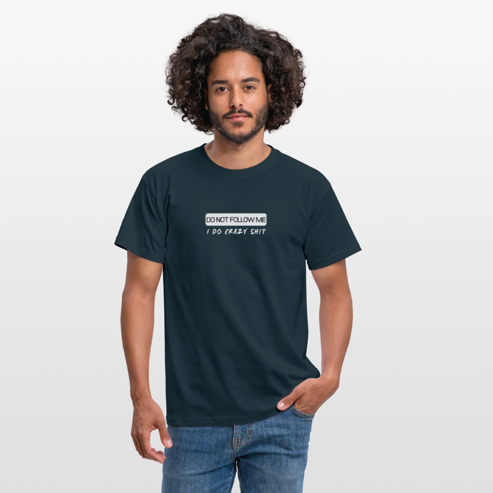 DO NOT FOLLOW ME - I DO CRAZY SHIT - Men/ Männer T-Shirt - Navy