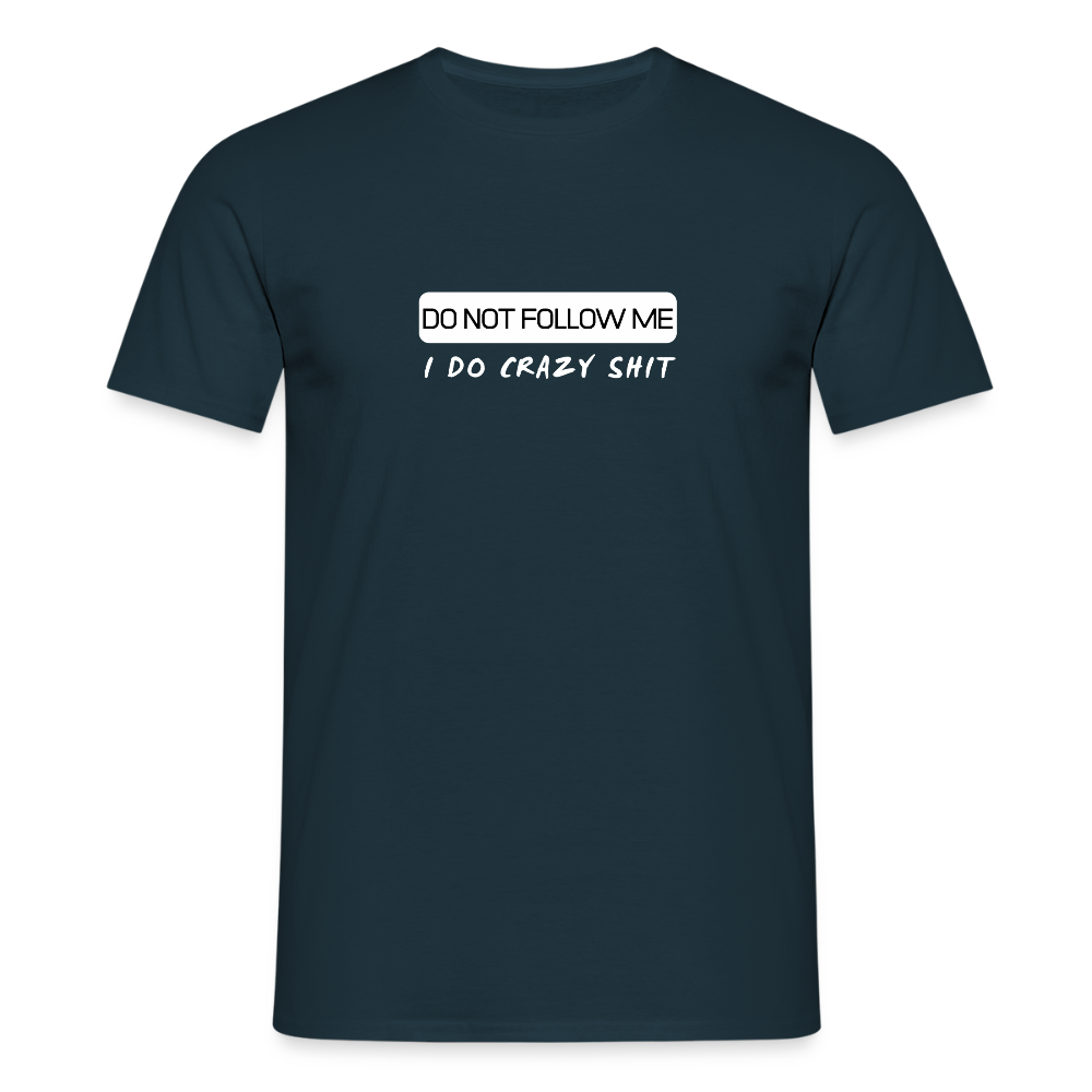 DO NOT FOLLOW ME - I DO CRAZY SHIT - Men/ Männer T-Shirt - Navy