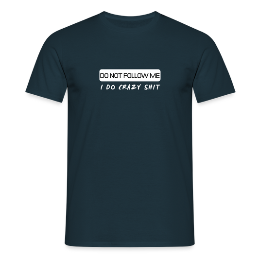 DO NOT FOLLOW ME - I DO CRAZY SHIT - Men/ Männer T-Shirt - Navy