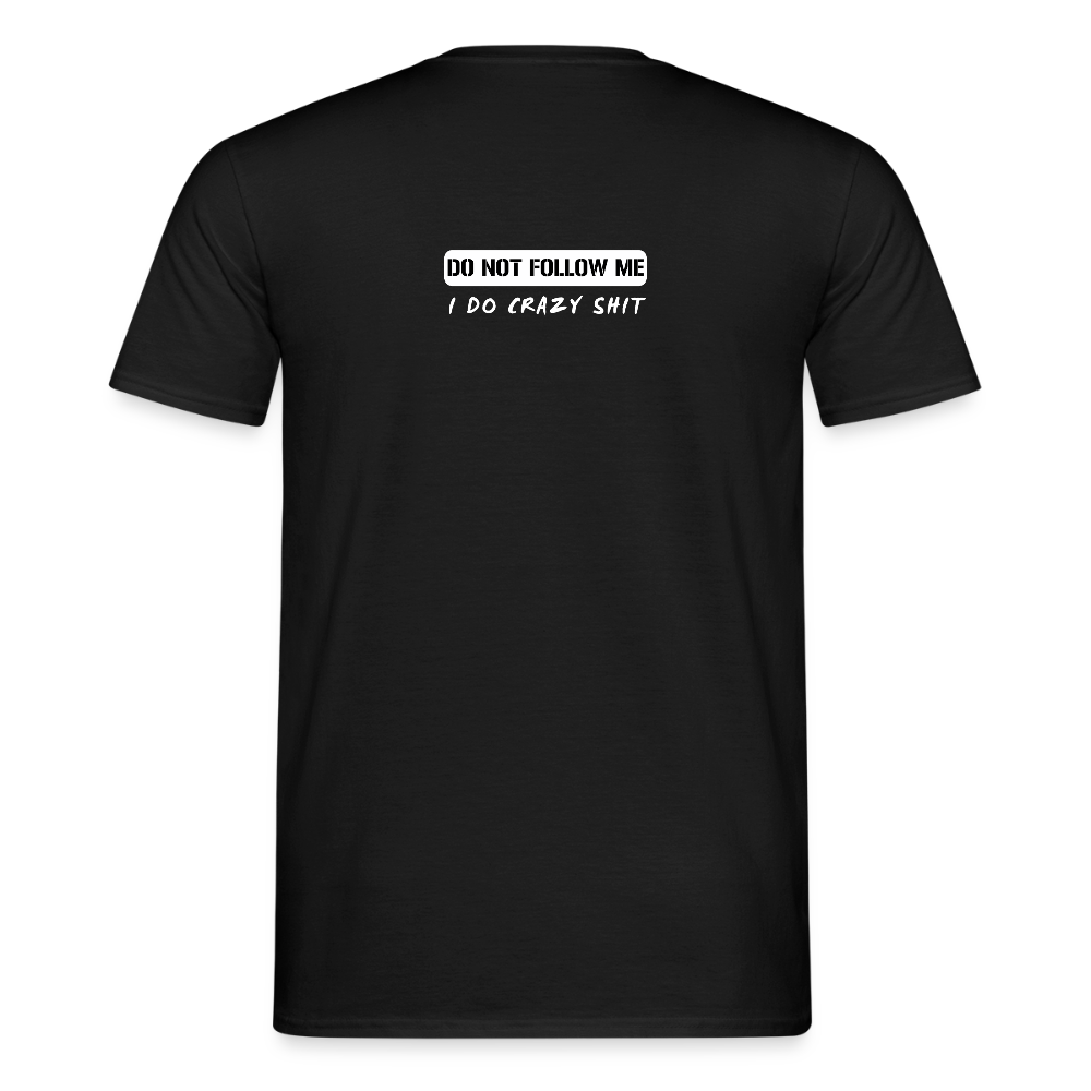 DO NOT FOLLOW ME - I DO CRAZY SHIT BACK - Men/ Männer T-Shirt - Schwarz