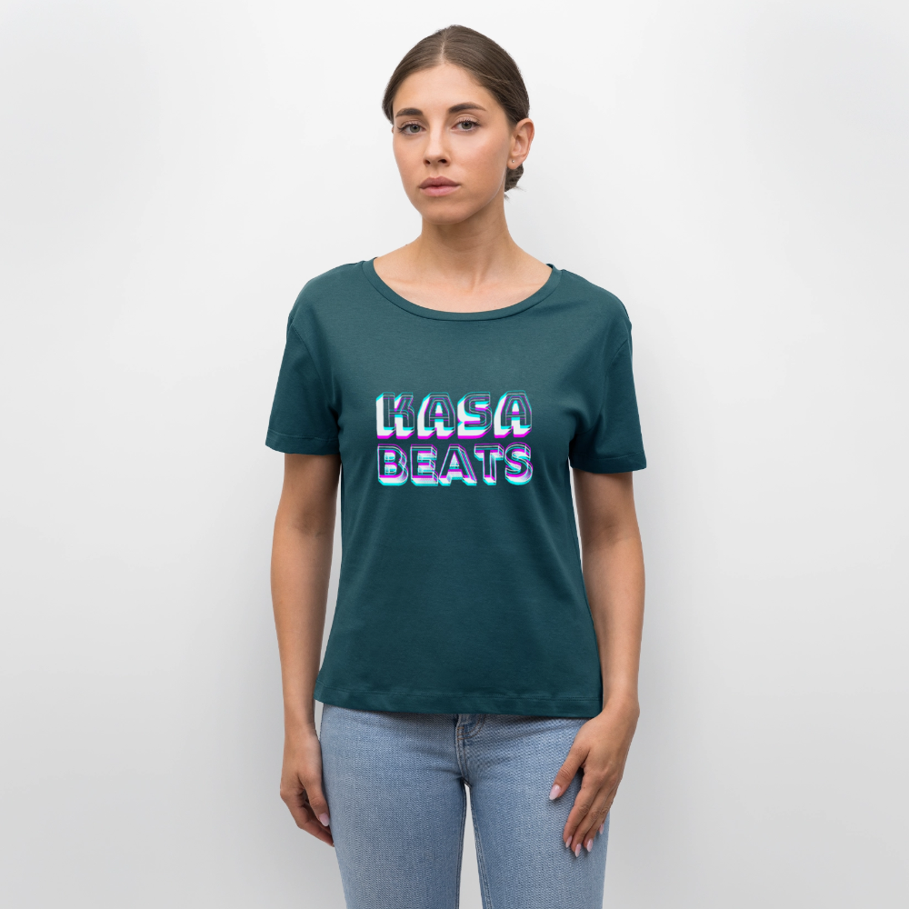 KASA BEATS, funky 3D letters - Optische Täuschung, Stanley/ Stella lockeres Frauen Organic T-Shirt, Relaxed Fit - Dunkles Petrol