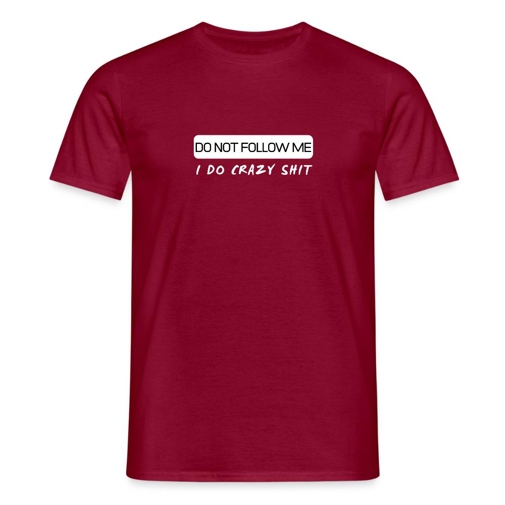 DO NOT FOLLOW ME - I DO CRAZY SHIT - Men/ Männer T-Shirt - Ziegelrot