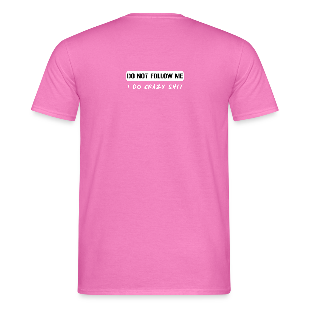 DO NOT FOLLOW ME - I DO CRAZY SHIT BACK - Men/ Männer T-Shirt - Pink