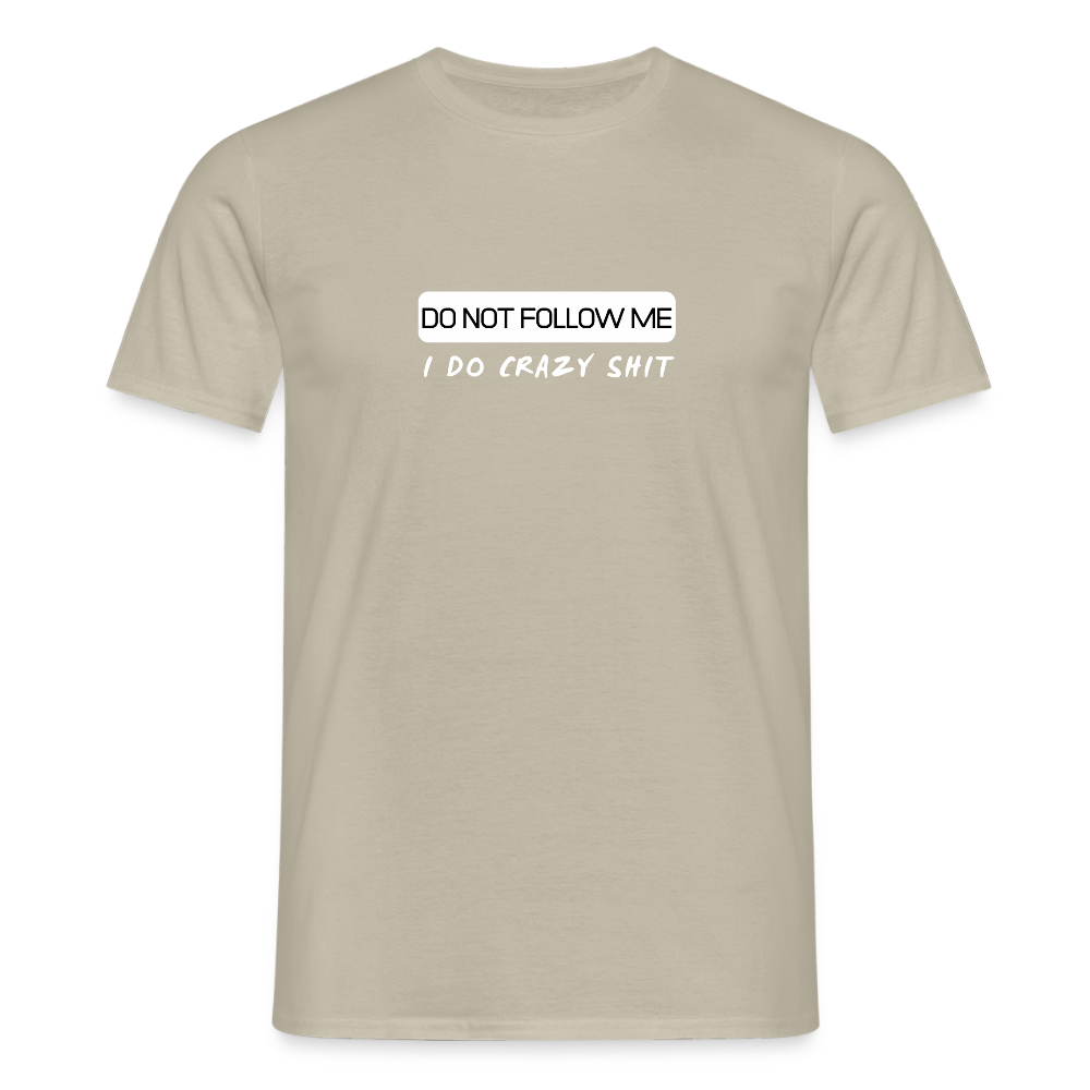 DO NOT FOLLOW ME - I DO CRAZY SHIT - Men/ Männer T-Shirt - Sandbeige