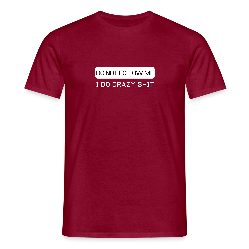 DO NOT FOLLOW ME - I DO CRAZY SHIT - Men/ Männer T-Shirt - Ziegelrot
